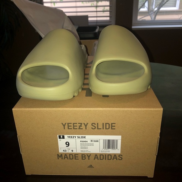 🔥🔥Yeezy Slides🔥🔥 “Resin” - Picture 1 of 3